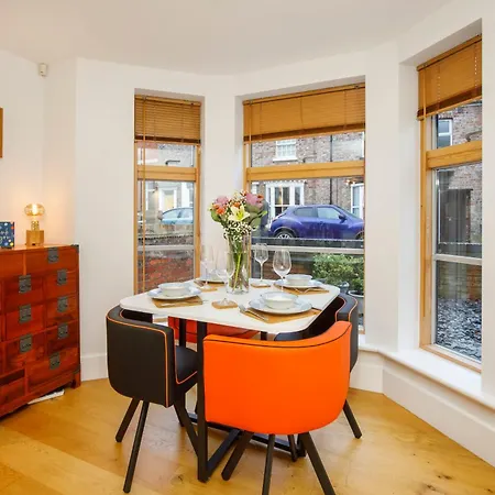 Robyn's Retreat-free Parking Apartment