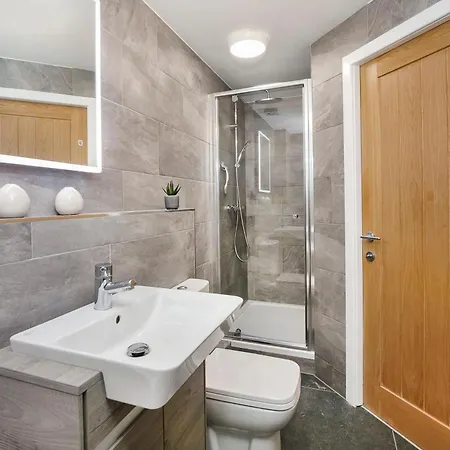 Robyn's Retreat-free Parking Apartment