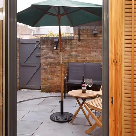 Robyn's Retreat-free Parking