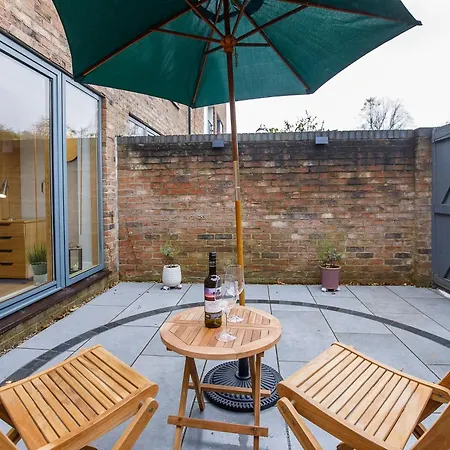 Robyn's Retreat-free Parking York