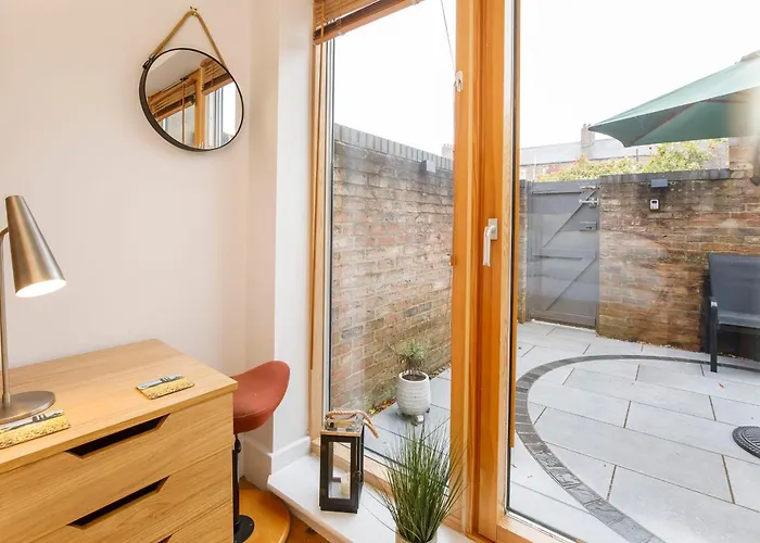 Robyn's Retreat-free Parking