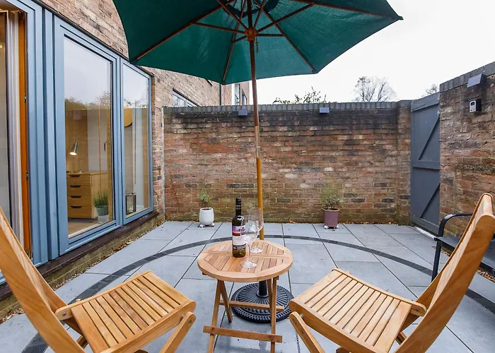 Robyn's Retreat-free Parking York