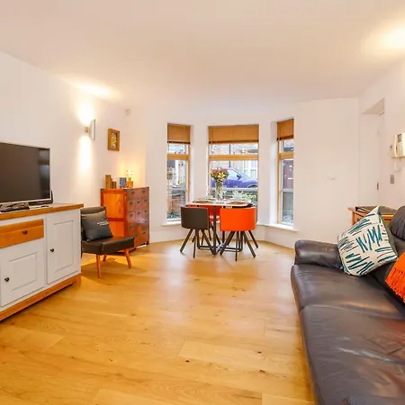 דירה Robyn's Retreat-free Parking